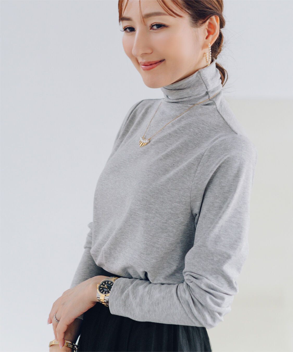 ur's「【星玲奈さんコラボアイテム】ボトルネックラウンドヘムプルオーバー」|Tシャツ・カットソー|