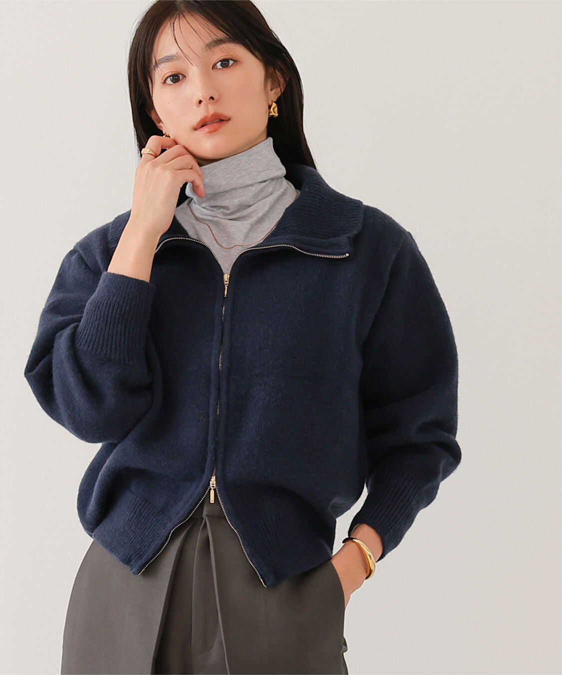 ur's「【星玲奈さんコラボアイテム】ボトルネックラウンドヘムプルオーバー」|Tシャツ・カットソー|