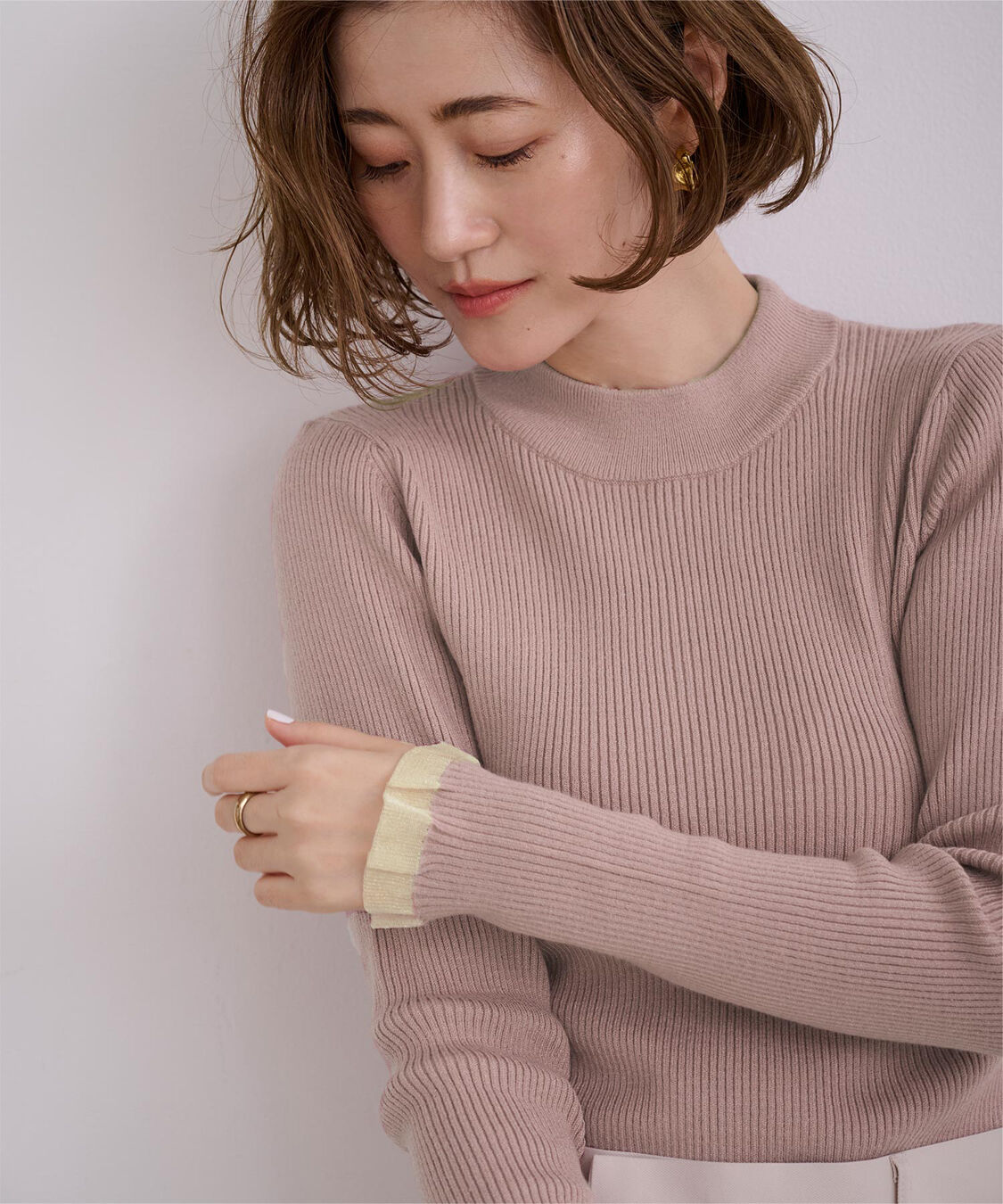 ur's「シアースリーブプチハイネックリブニット」|ニット・セーター|ピンクベージュ