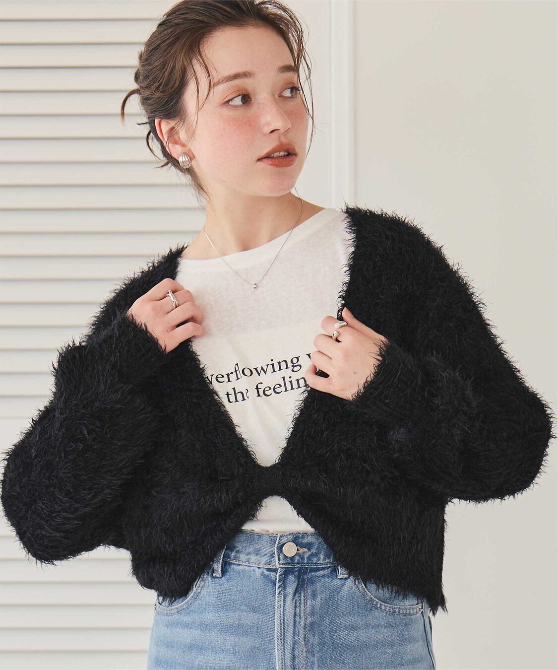 titivate「【田中亜希子さんコラボアイテム】深Vネックショートシャギーニット」|ニット・セーター|ブラック