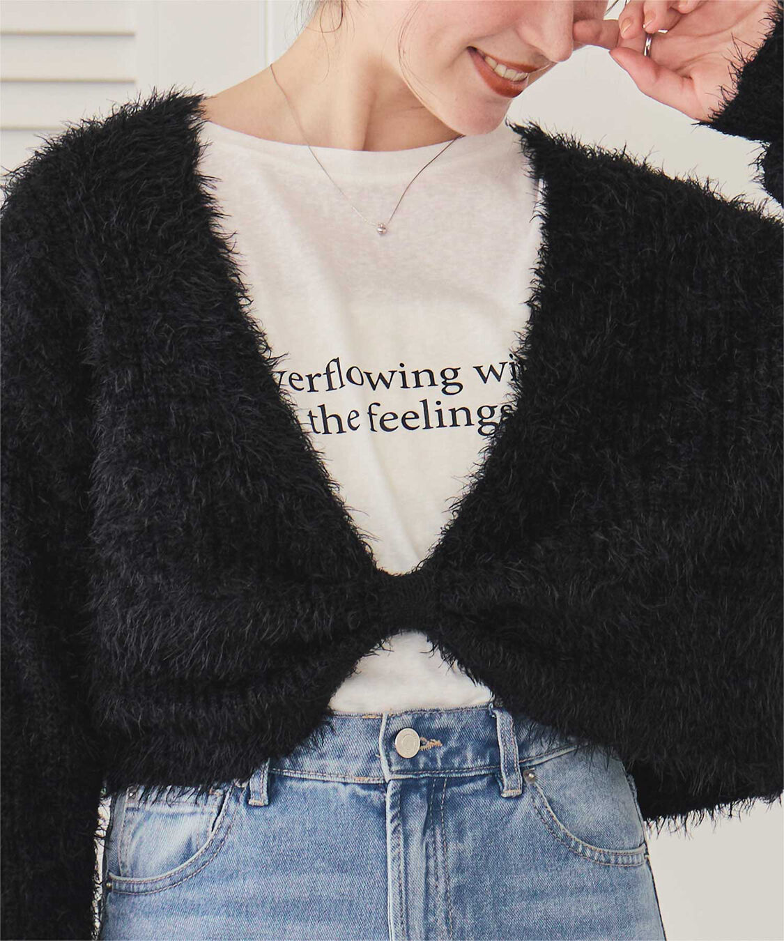 titivate「【田中亜希子さんコラボアイテム】深Vネックショートシャギーニット」|ニット・セーター|