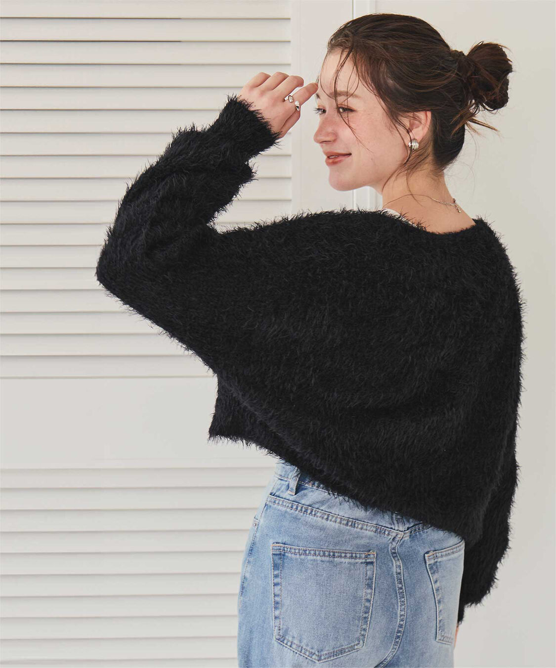 titivate「【田中亜希子さんコラボアイテム】深Vネックショートシャギーニット」|ニット・セーター|