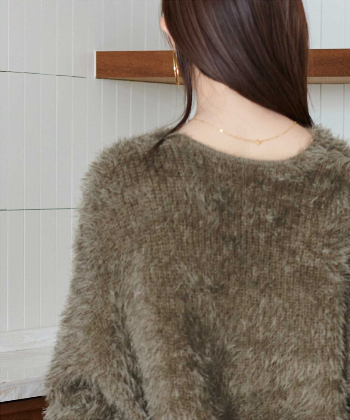 titivate「【田中亜希子さんコラボアイテム】深Vネックショートシャギーニット」|ニット・セーター|