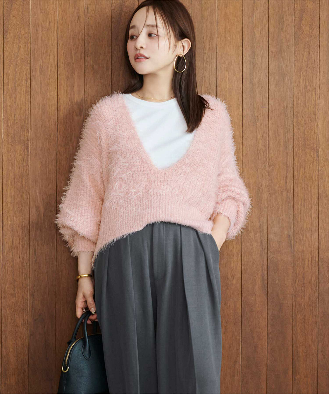 titivate「【田中亜希子さんコラボアイテム】深Vネックショートシャギーニット」|ニット・セーター|