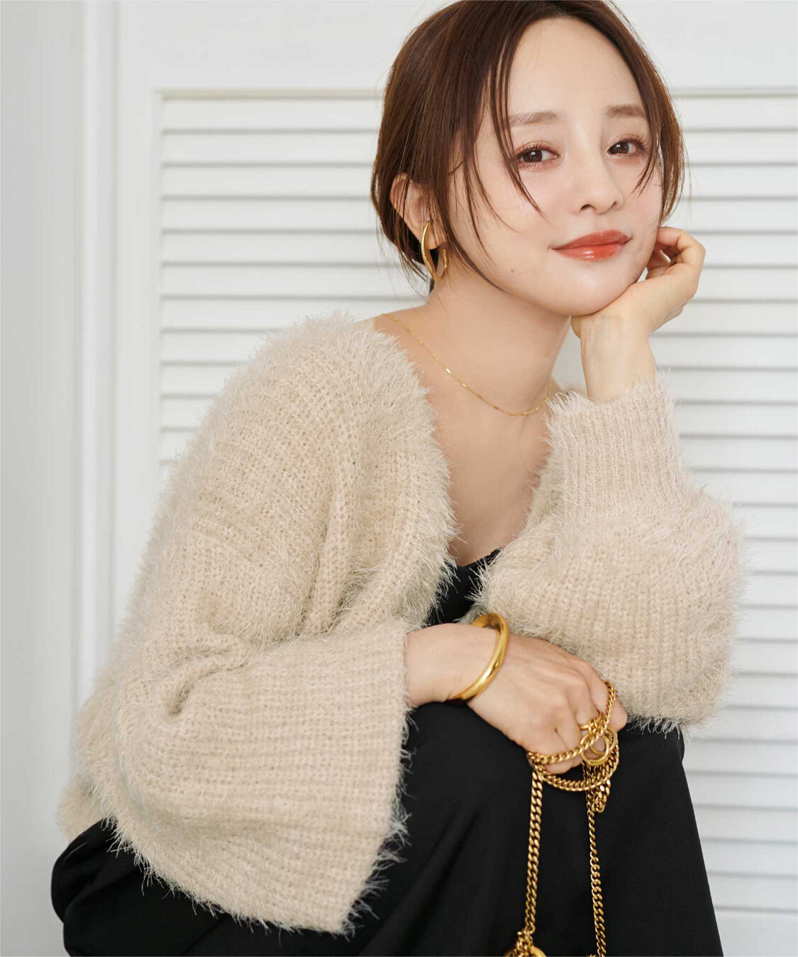 titivate「【田中亜希子さんコラボアイテム】深Vネックショートシャギーニット」|ニット・セーター|ライトベージュ