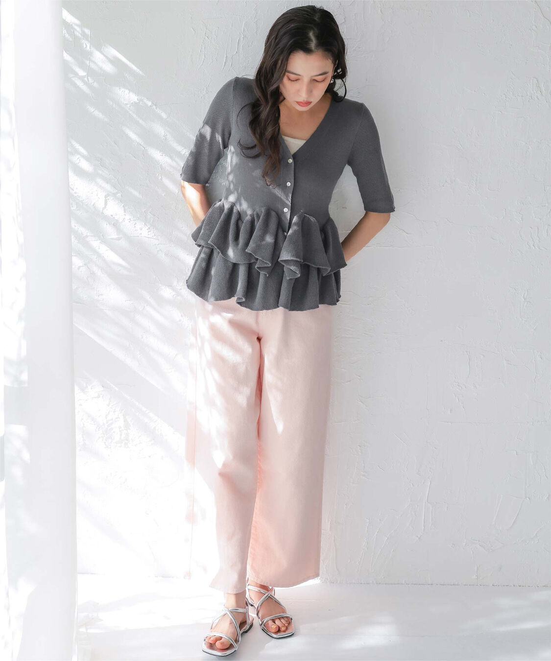 titivate「ハーフスリーブフリルヘムニットカーディガン」|ニット・セーター|