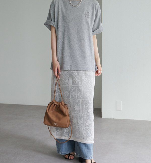  「ロゴ刺繍&times;フロッキープリント麻混Tシャツ」|Tシャツ・カットソー|