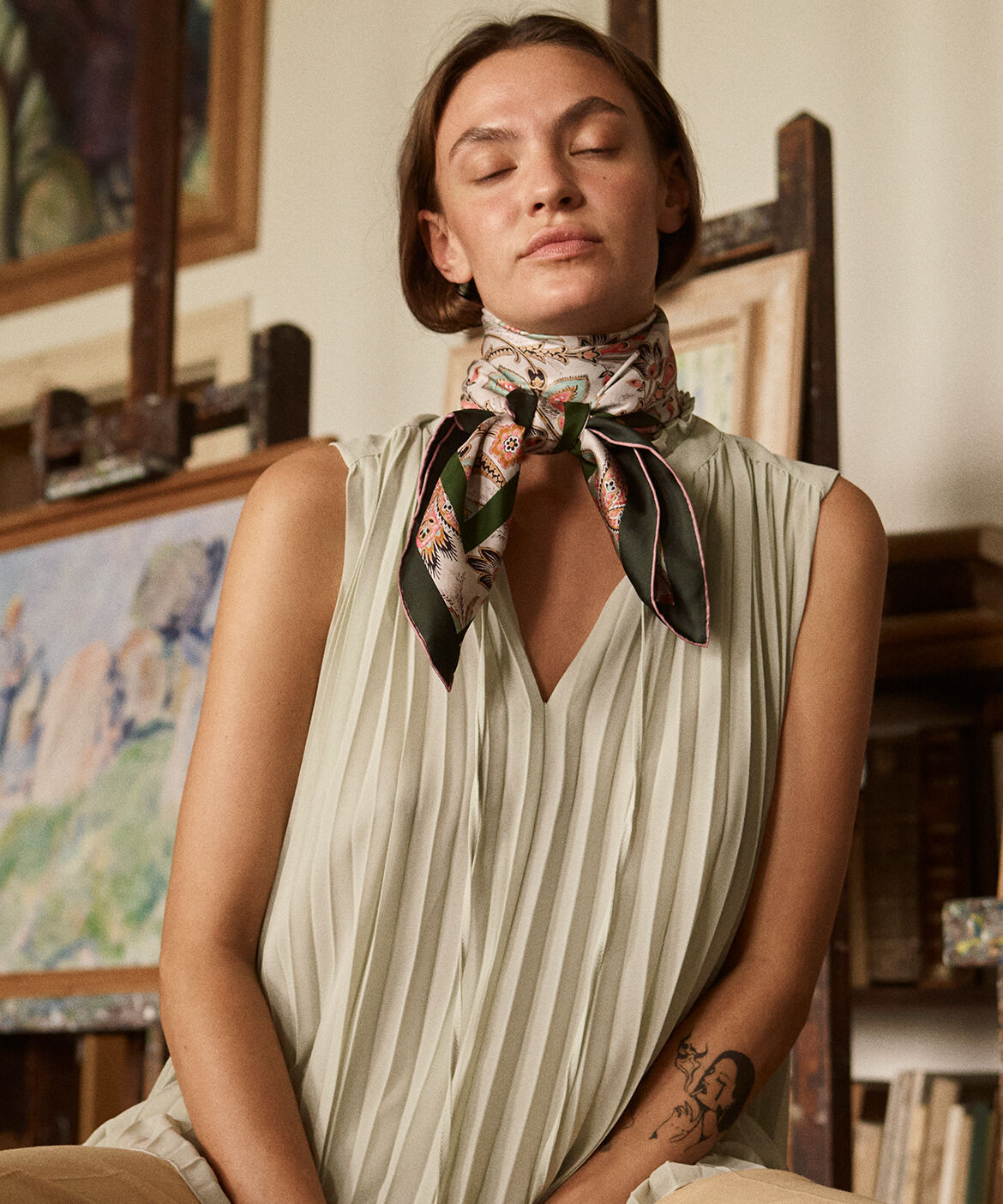 INED「《SUPERIOR CLOSET》Classical Flower Wave Scarf《Tapis Noir》」|バンダナ・スカーフ|