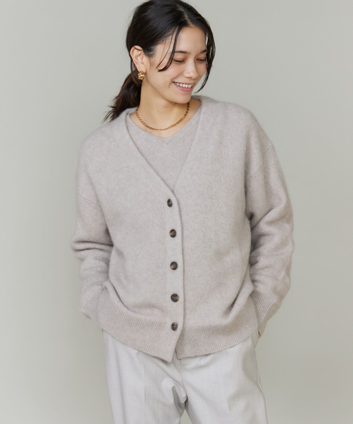 INED「チャイニーズラクーンVネックカーディガン」|カーディガン|