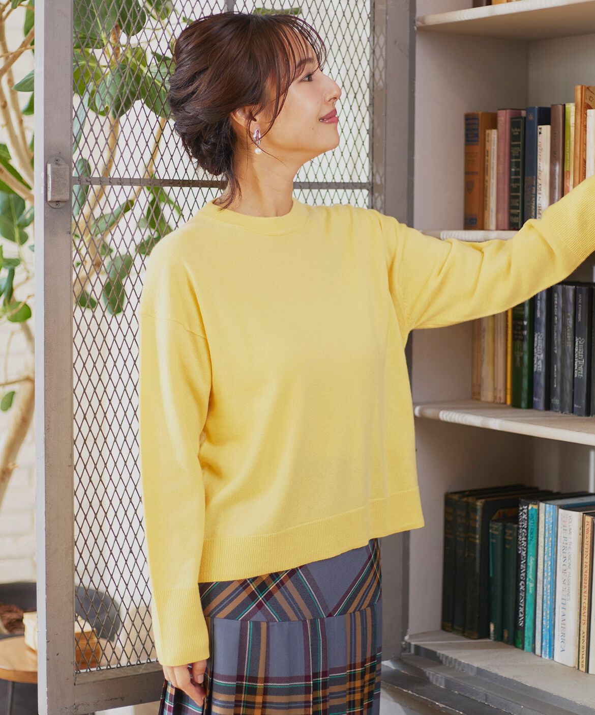 INED「ウール100%クルーネックニット」|ニット・セーター|イエロー