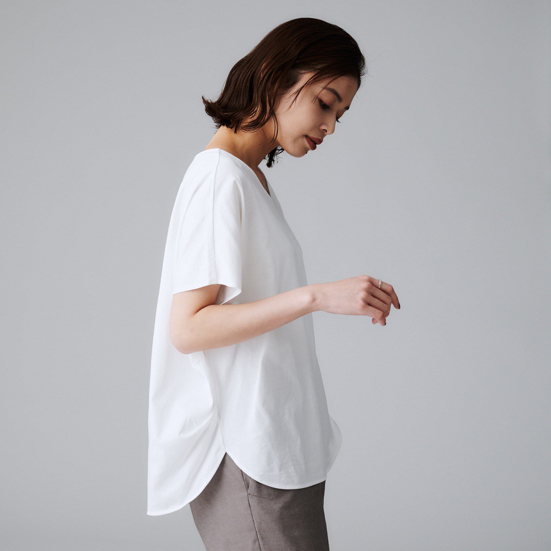 UNTITLED「【接触冷感/洗える】Vネックコットンプルオーバー」|Tシャツ・カットソー|