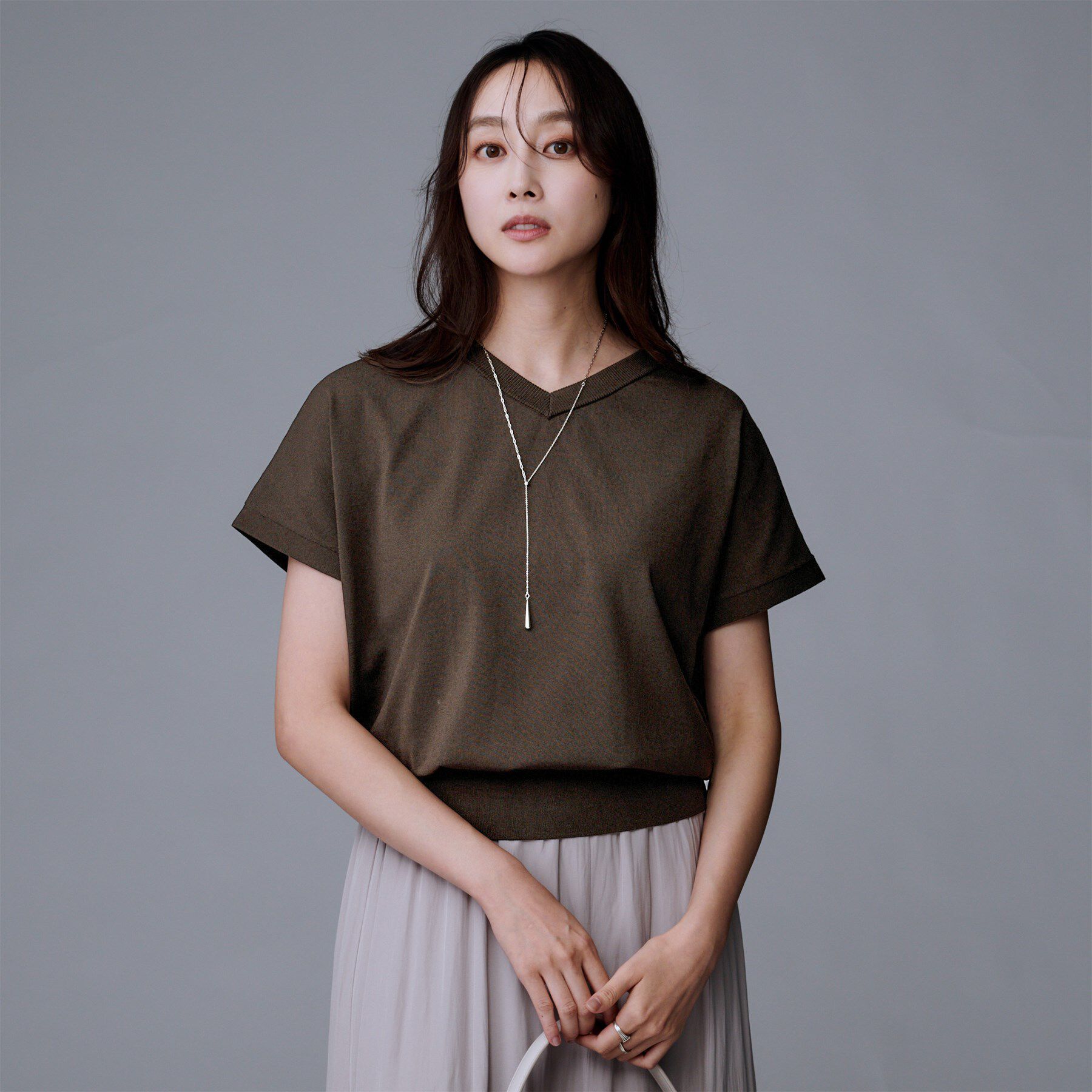 UNTITLED「【洗える/前後2WAY】ネックプルオーバーニット」|ニット・セーター|ブラウン(044)