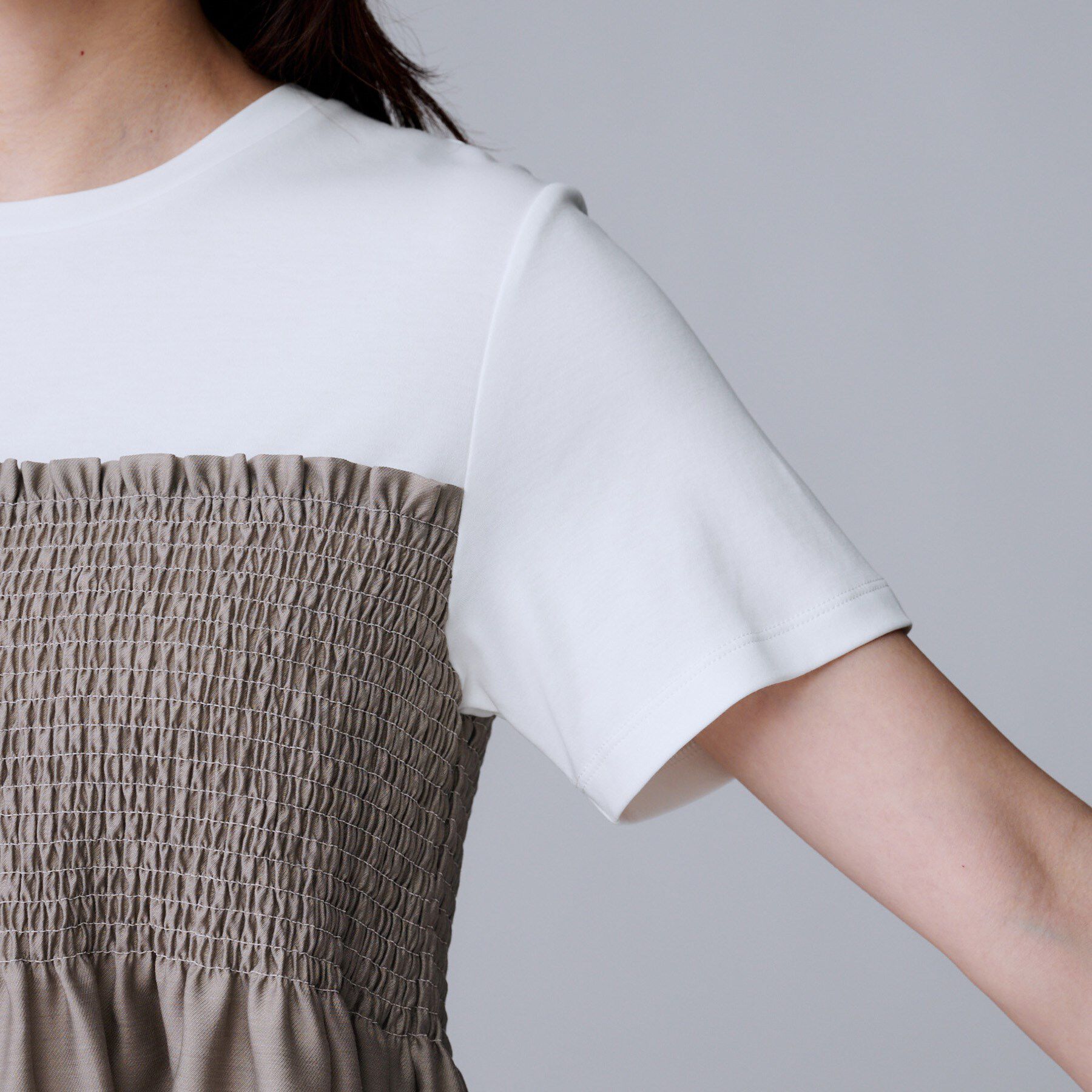 UNTITLED「【コットン100/洗える/Tシャツ】シャーリングドッキングペプラム」|Tシャツ・カットソー|