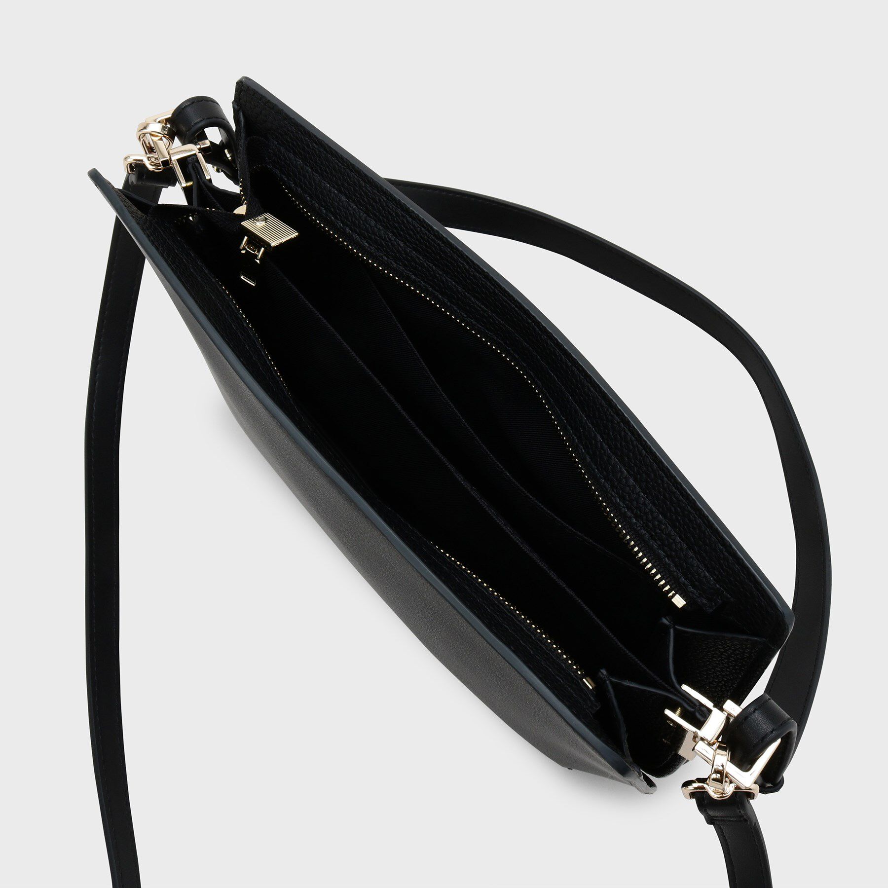 UNTITLED「スプリットレザーフラットショルダー」|ショルダー・メッセンジャー|