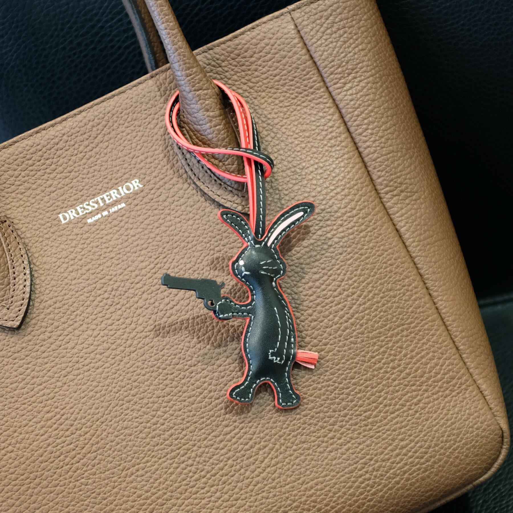 DRESSTERIOR「ピストルラビットチャーム」|キーケース|ブラック(019)