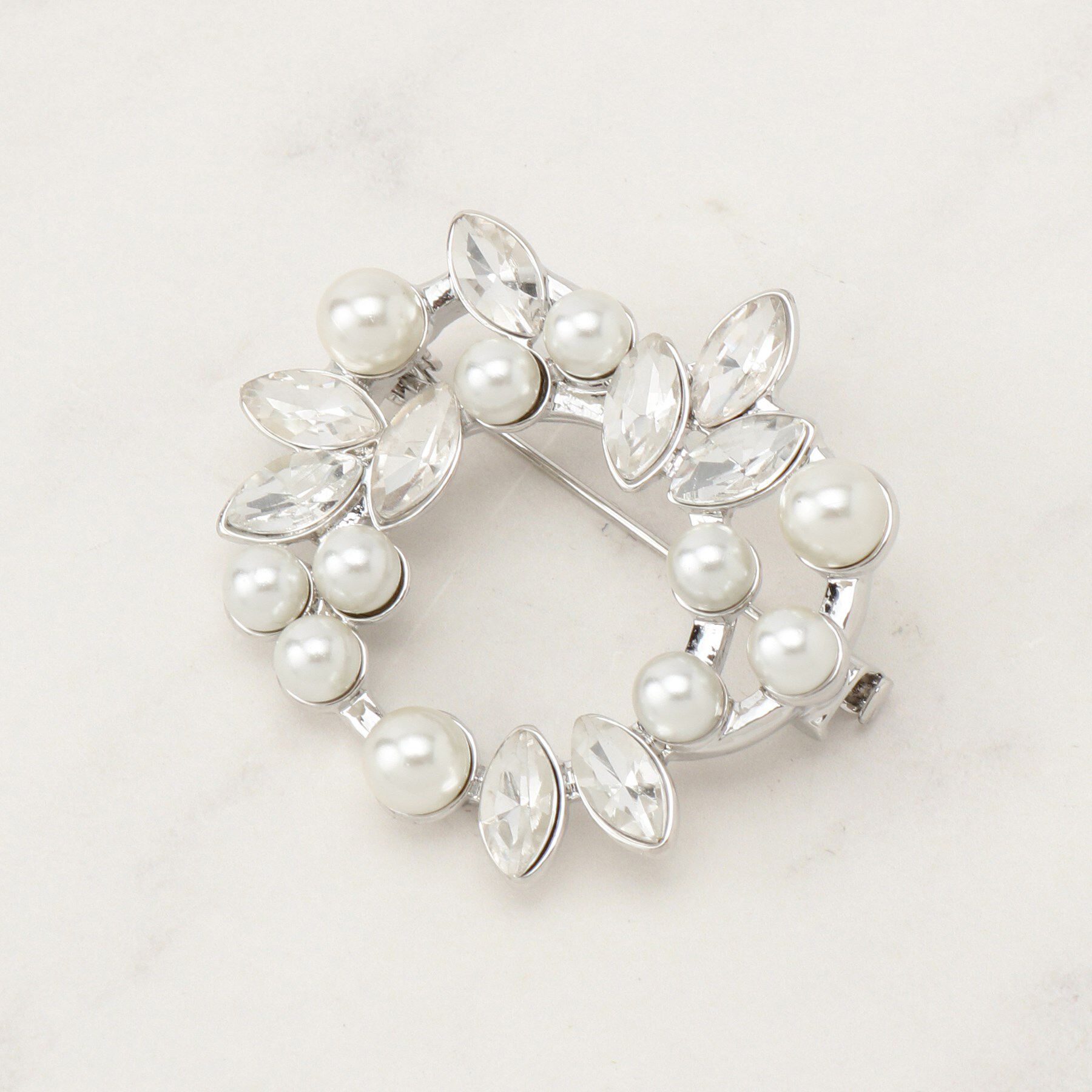 grove「リーフビジューパール調ブローチ」|ブローチ・コサージュ|シルバー(006)