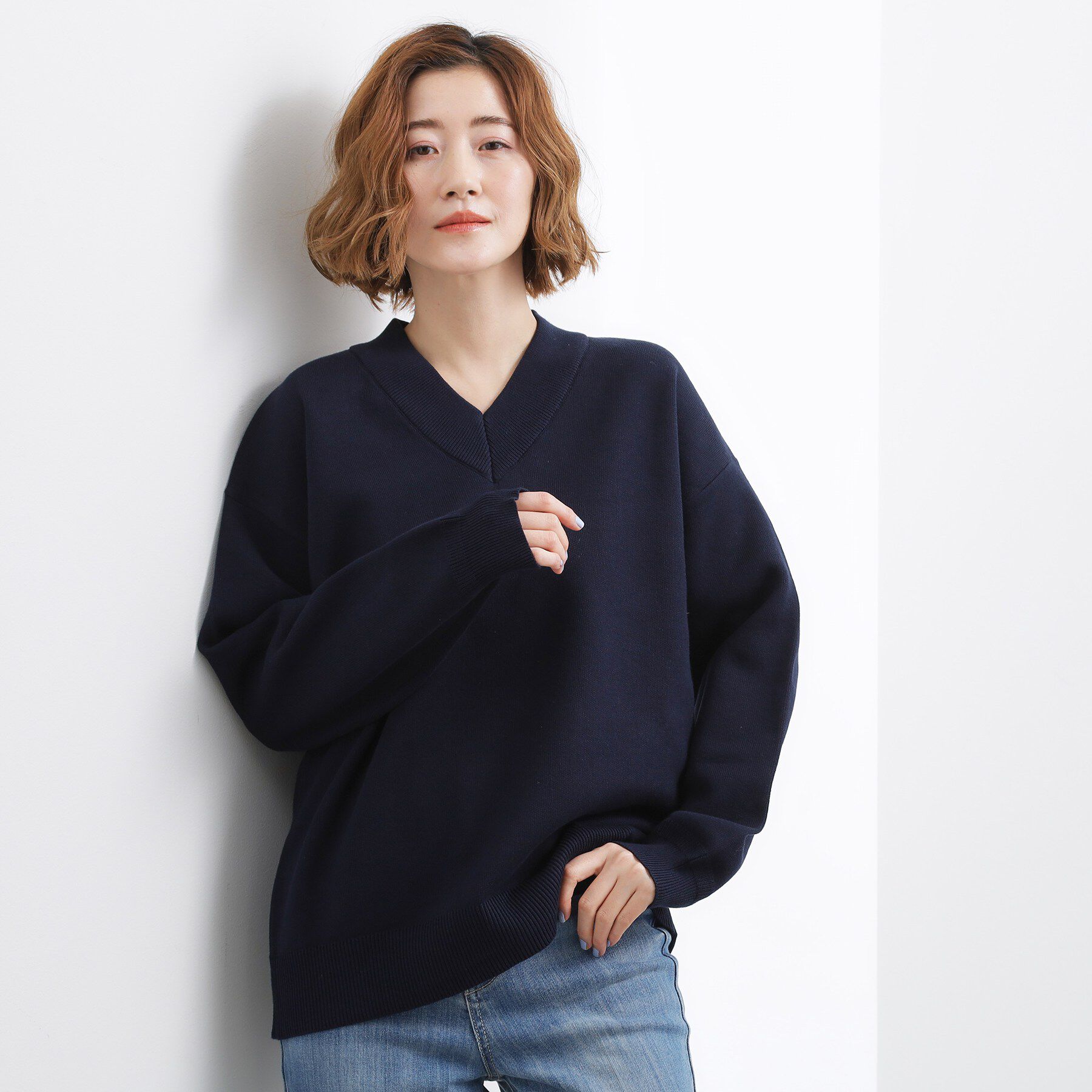 grove「ラフさときれいめを両立する、大人のスウェットライクVネックニット」|ニット・セーター|