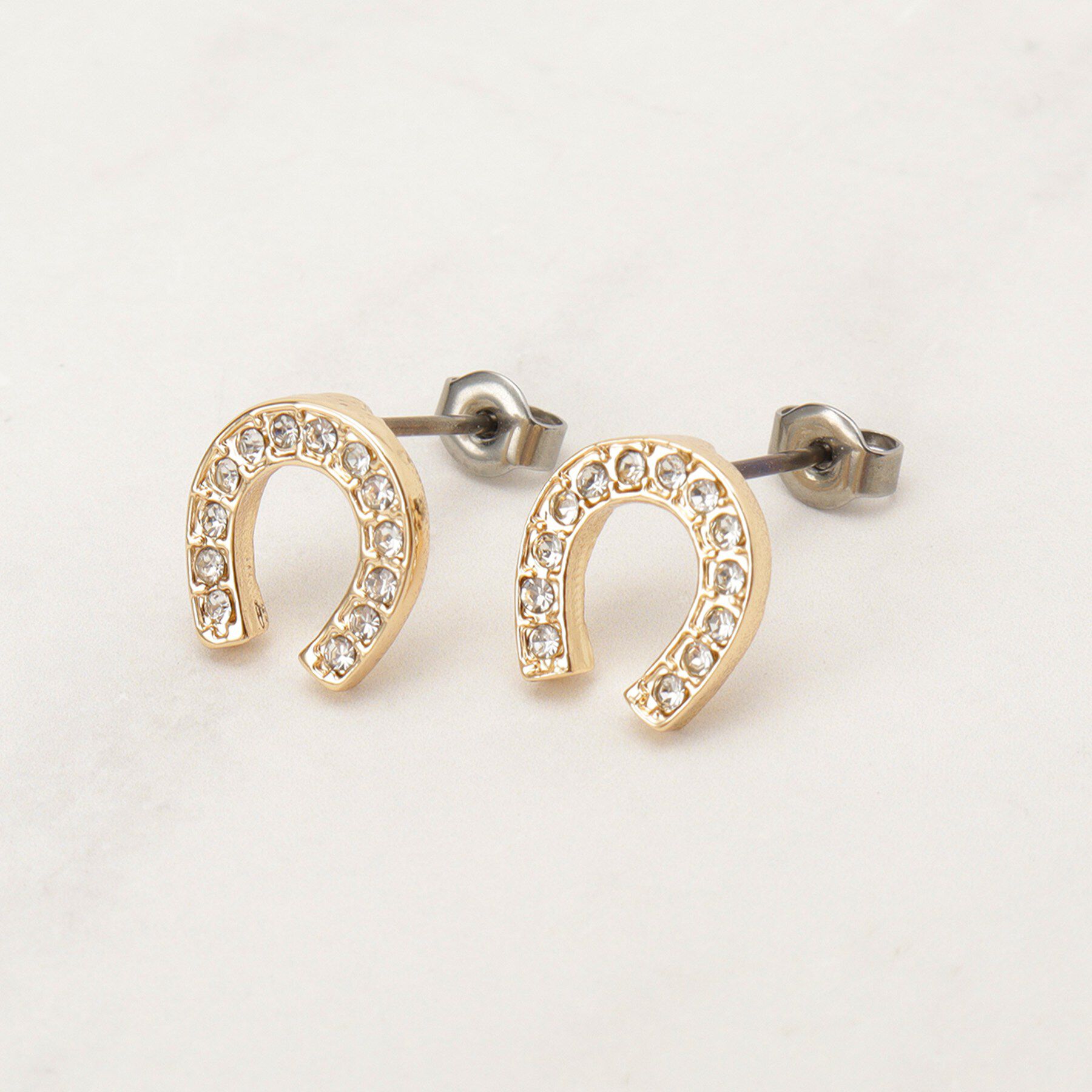 grove「【HORSESHOEシリーズ】キラキラビジューホースシューピアス」|ピアス|ゴールド(007)