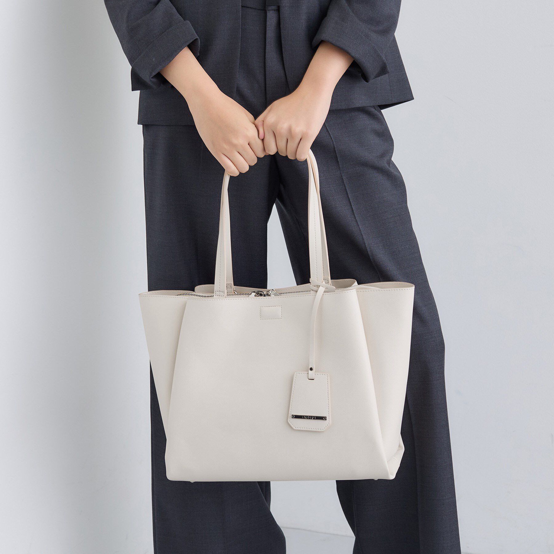INDIVI「【セレモニー/入卒/A4収納可能】タックキャリアBAG」|トートバッグ|オフホワイト(003