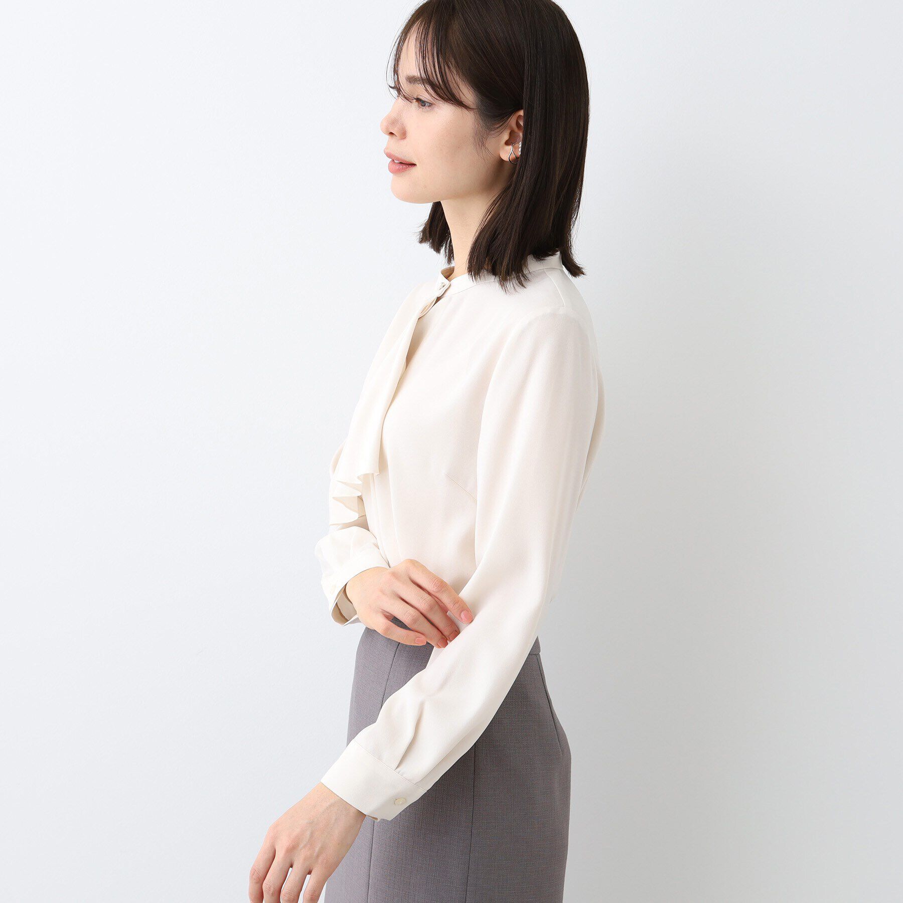 INDIVI「【洗える／UVケア】ヨークフリルブラウス」|シャツ・ブラウス|