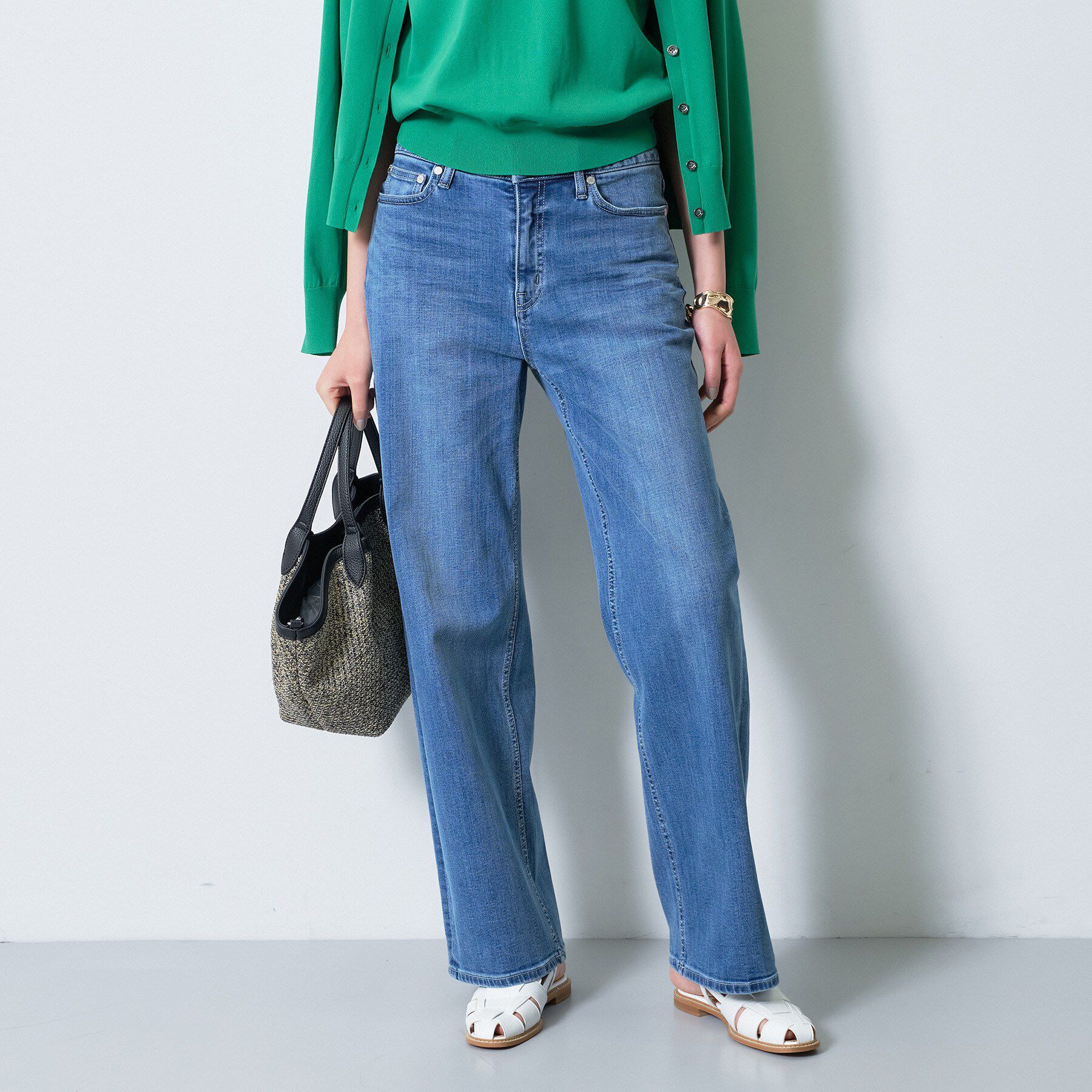 INDIVI「【春の新色登場！褒められデニム】ワイドストレート デニムパンツ」|デニム|クリアブルー(692