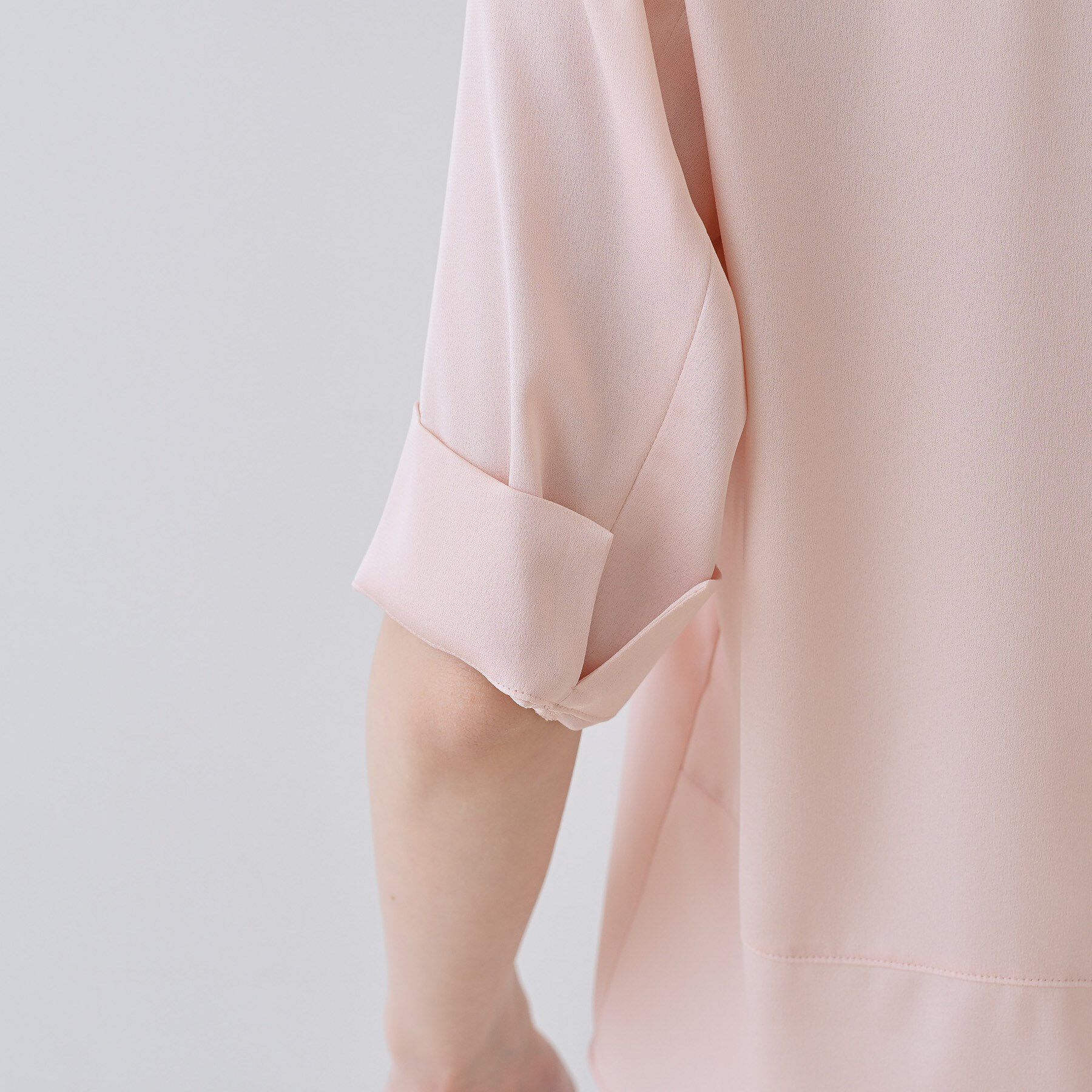 INDIVI「【洗える／5分袖】シルク風素材オフィスブラウス」|シャツ・ブラウス|