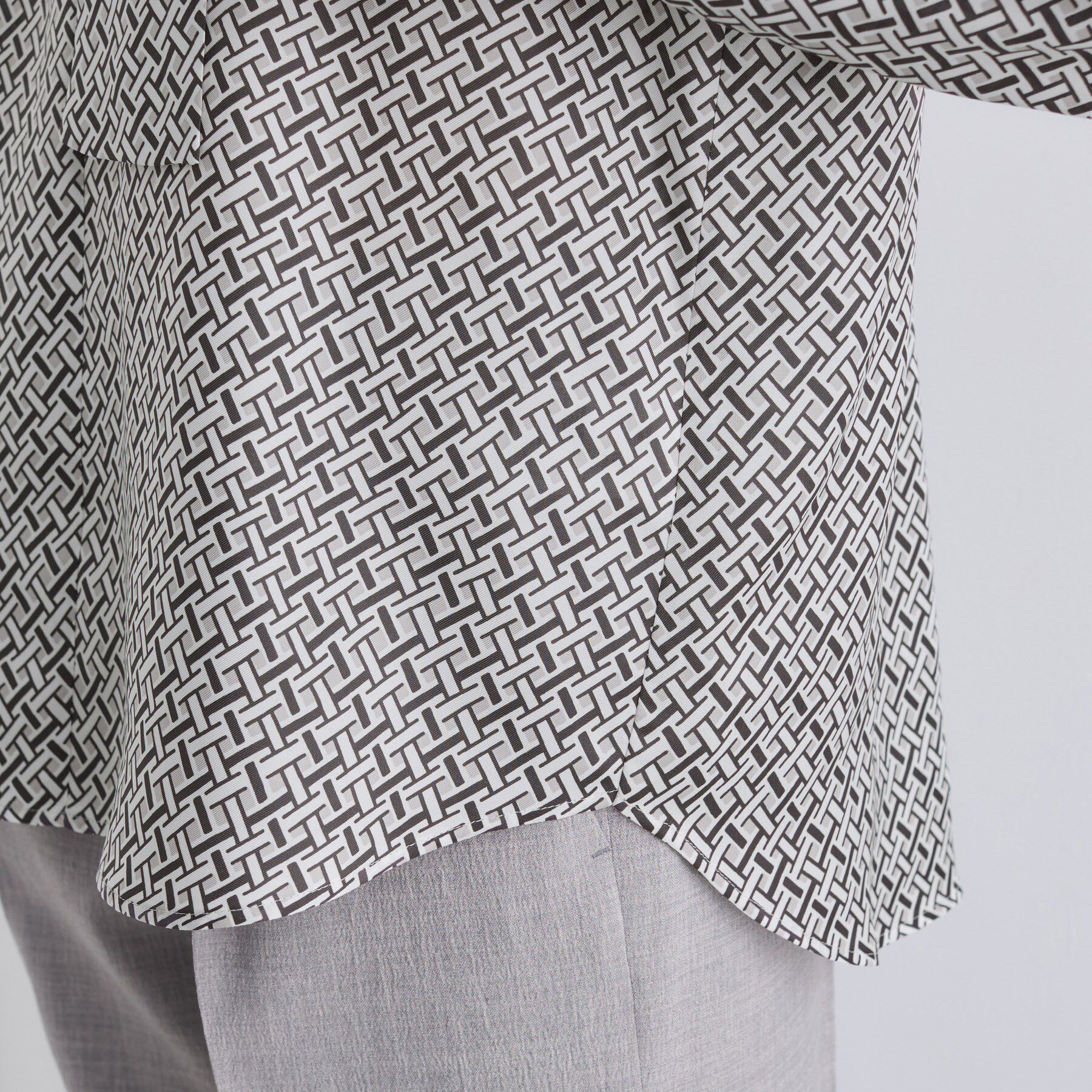 INDIVI「ジオメプリントボウタイブラウス」|シャツ・ブラウス|