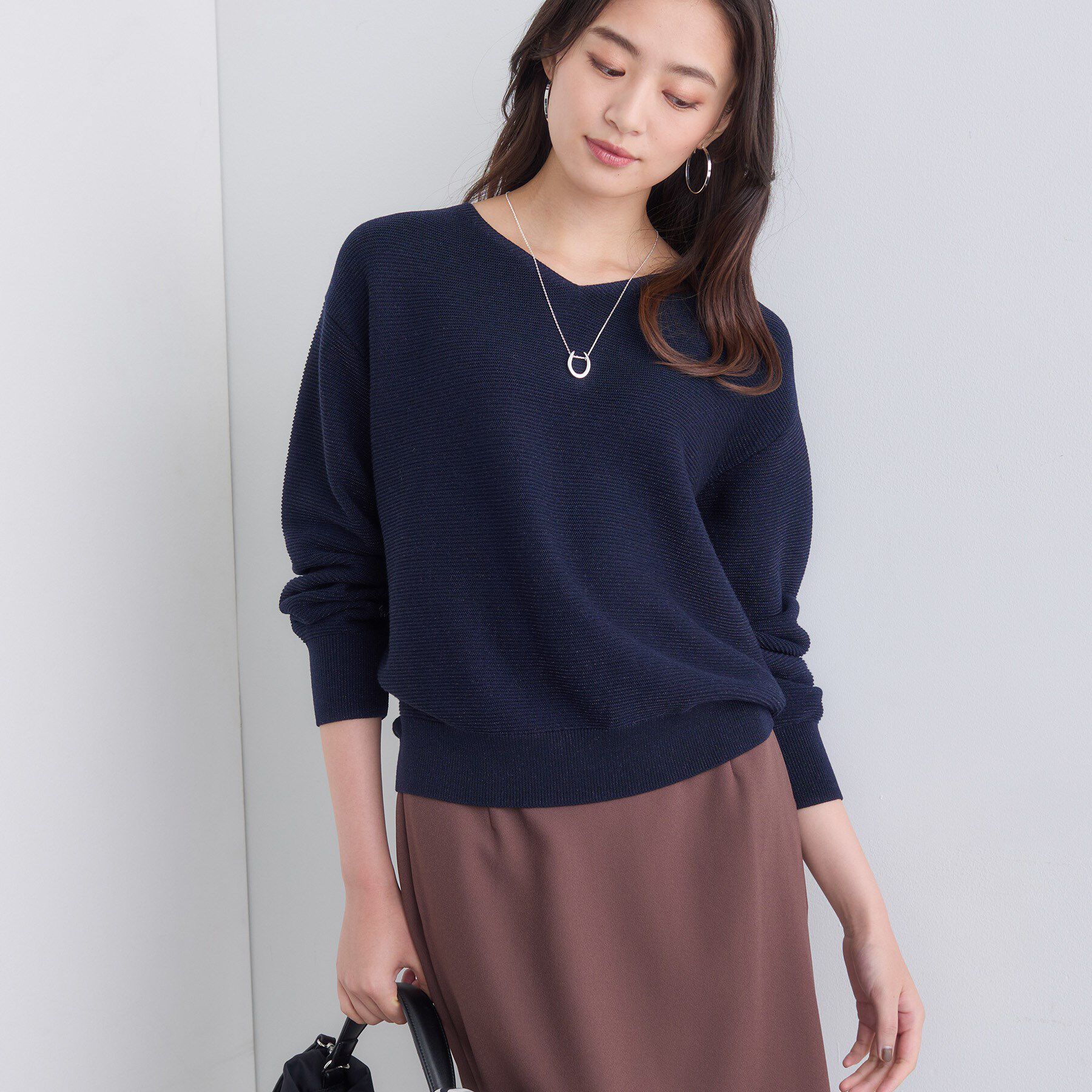 INDIVI「【ウール混ラメ素材】Vネック煌めきニット」|ニット・セーター|