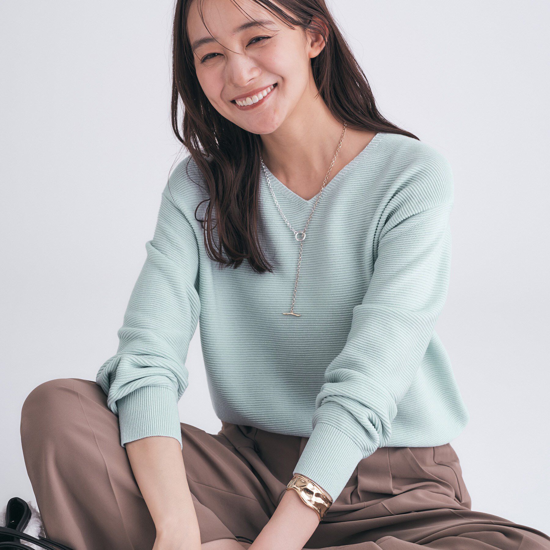 INDIVI「【ウール混ラメ素材】Vネック煌めきニット」|ニット・セーター|ブルー(691)