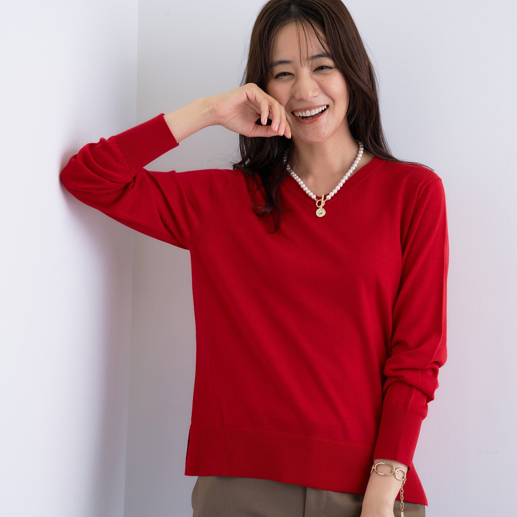 INDIVI「【洗える／毛玉になりにくい】エクストラファインウール Vネックニット」|ニット・セーター|レッド(062)