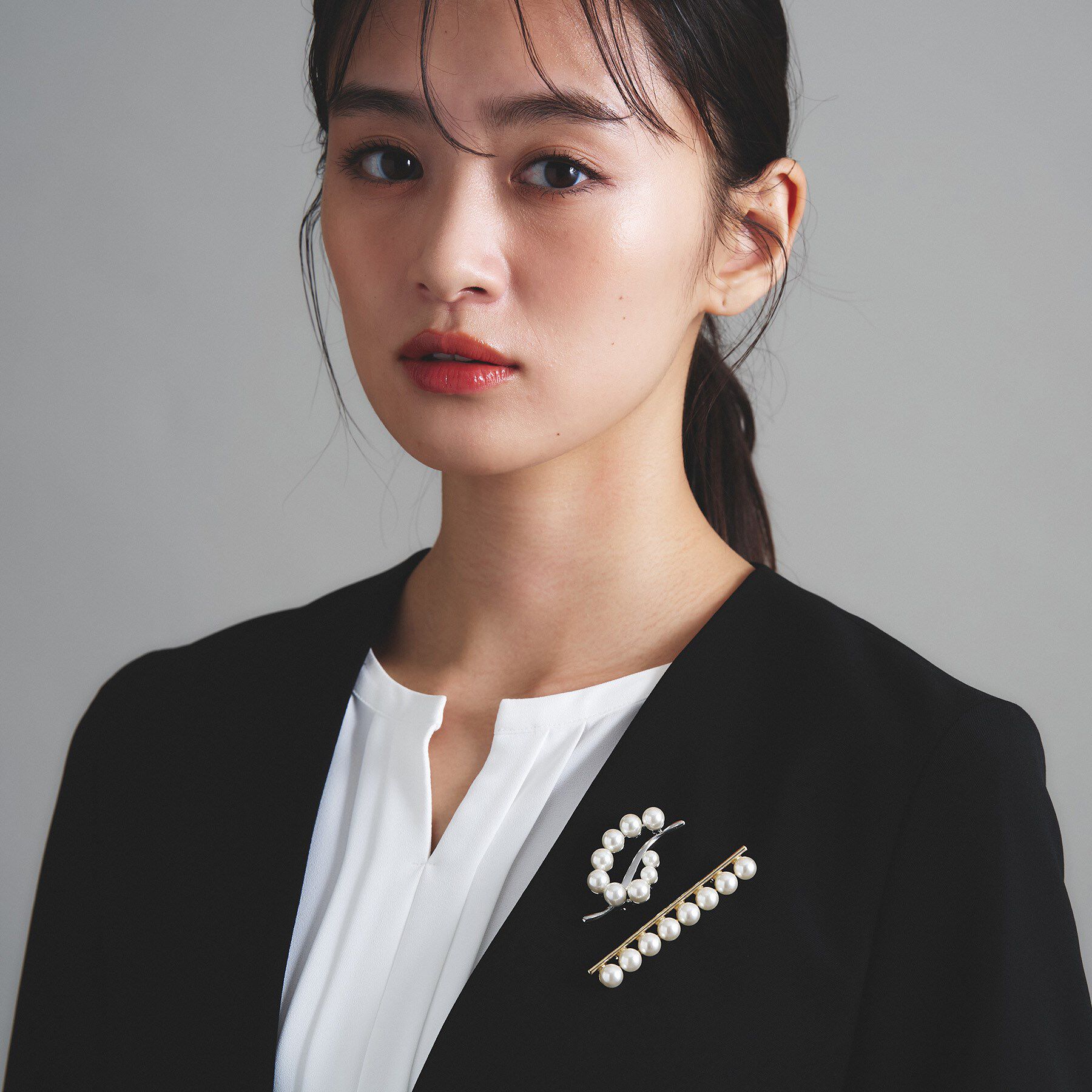 INDIVI「【上品】パール調モチーフブローチ」|ブローチ・コサージュ|