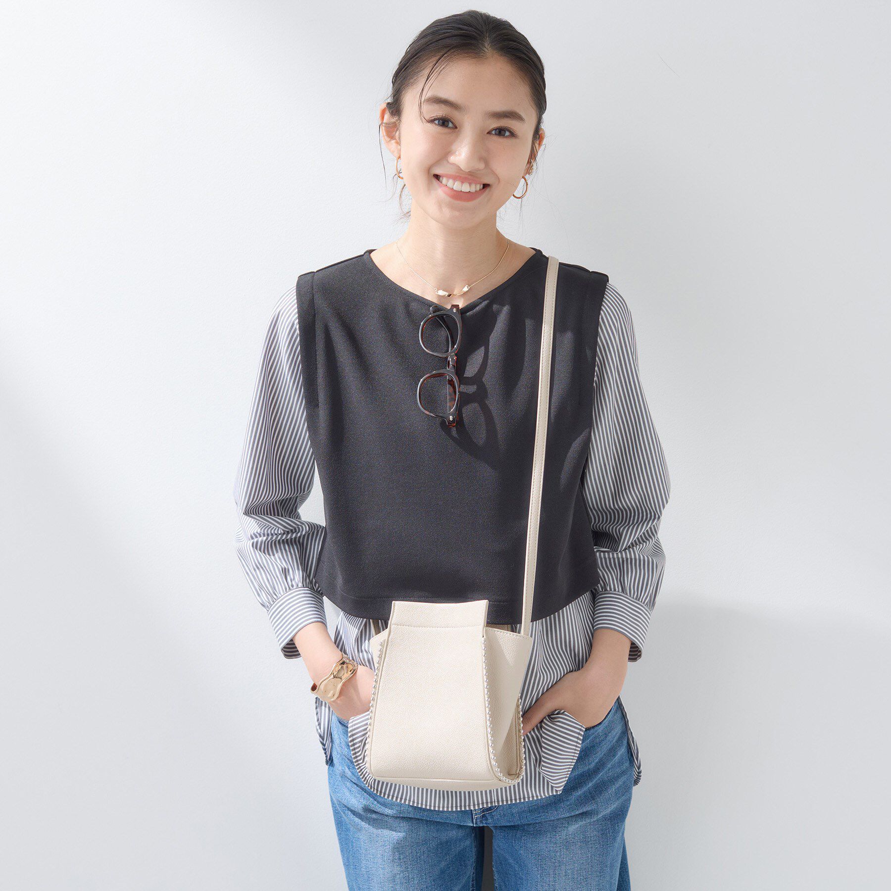 INDIVI「【合皮】スタッズ風メタルポシェットバッグ」|ショルダー・メッセンジャー|