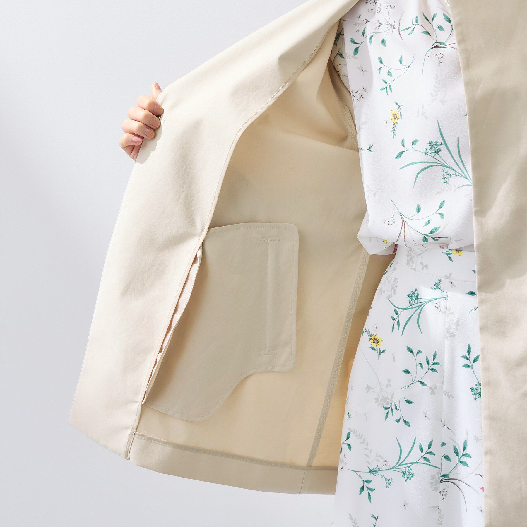 INDIVI「【撥水/軽量】ミドル丈 ミニマルトレンチコート」|トレンチコート|