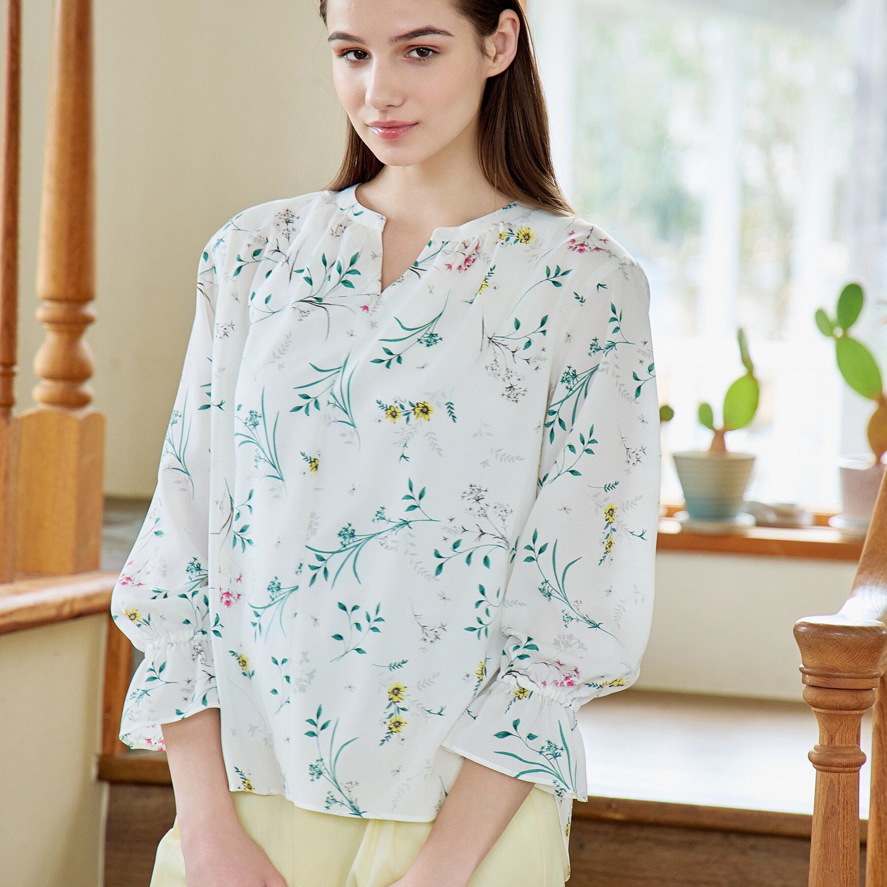 INDIVI「【SETUP可能】モダンフラワー柄キャンディスリーブブラウス」|シャツ・ブラウス|