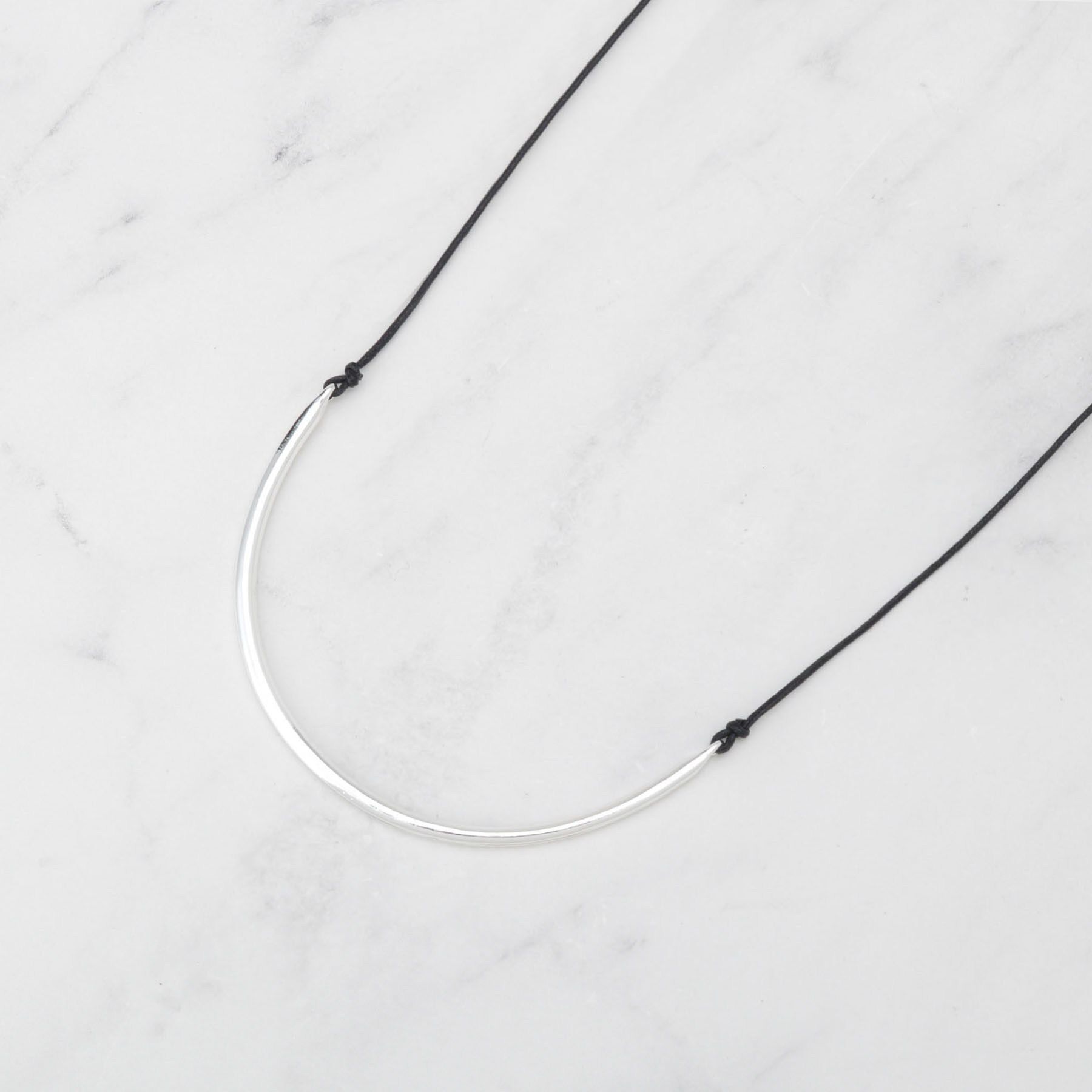 INDIVI「【長さ調整自由】メタルカーブバーネックレス」|ネックレス|シルバー(006)