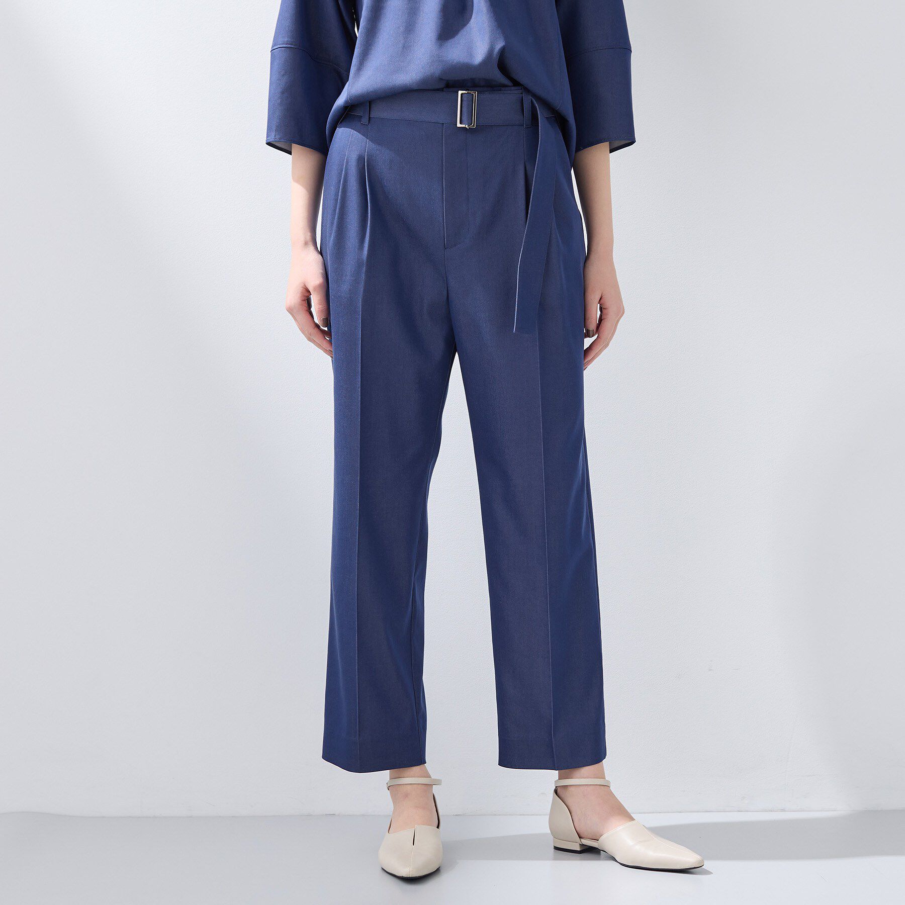 INDIVI「【洗える／UVケア／SETUP可能】デニムライクテーパードパンツ」|その他|ブルー(493)