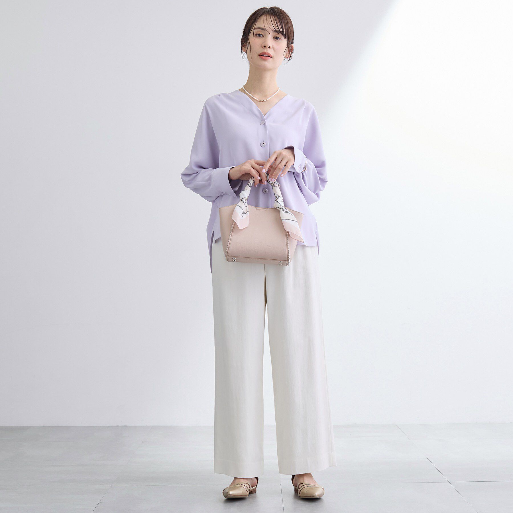 INDIVI「【洗える／UVケア／マットサテン】Vネックドルマンスリーブブラウス」|シャツ・ブラウス|