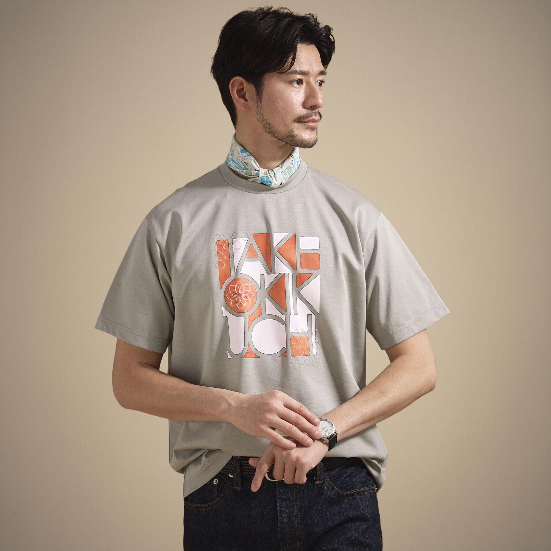 TAKEO KIKUCHI「ロゴグラフィック プリントTシャツ」|Tシャツ・カットソー|グレー(012)