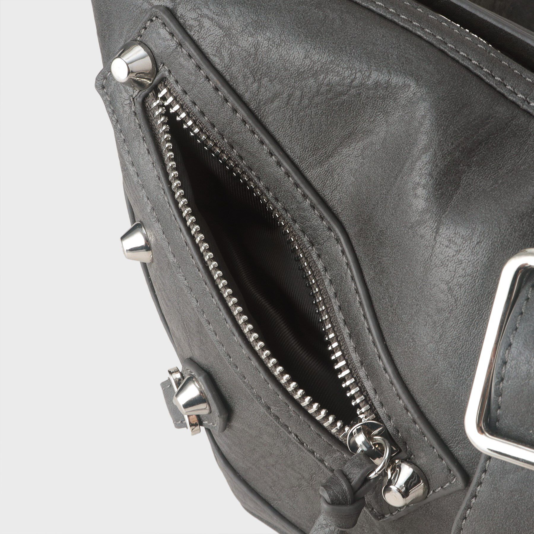 tk.TAKEO KIKUCHI「【FANCYシリーズ】スタッズクレセントショルダーバッグ」|ショルダー・メッセンジャー|