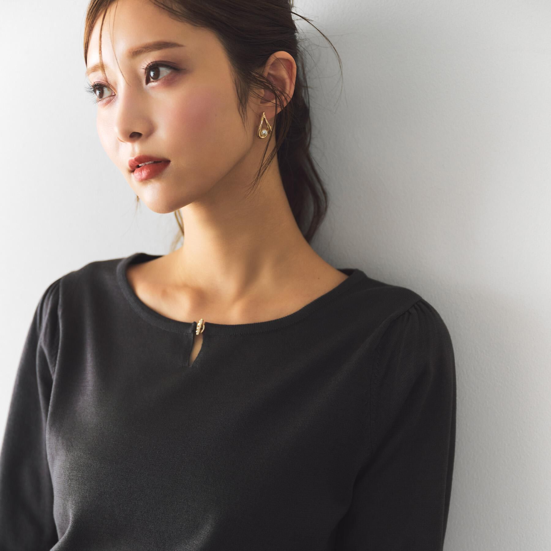 index「パール調パーツ付きクルーネックニット【洗濯機OK】《8col/XS～3L》」|ニット・セーター|