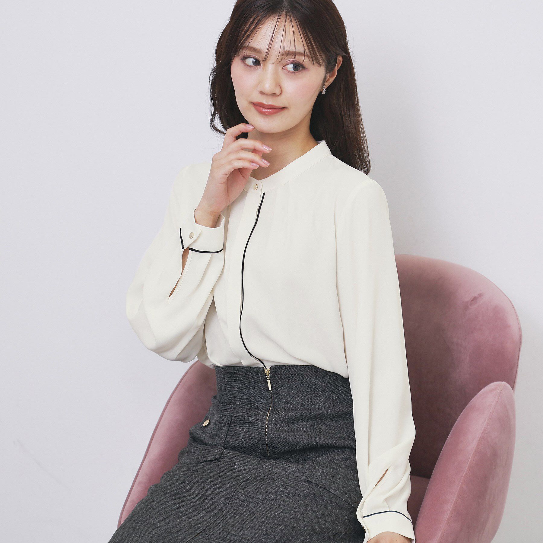 index「タックデザインバンドカラーブラウス【洗濯機OK】」|シャツ・ブラウス|オフホワイト(503