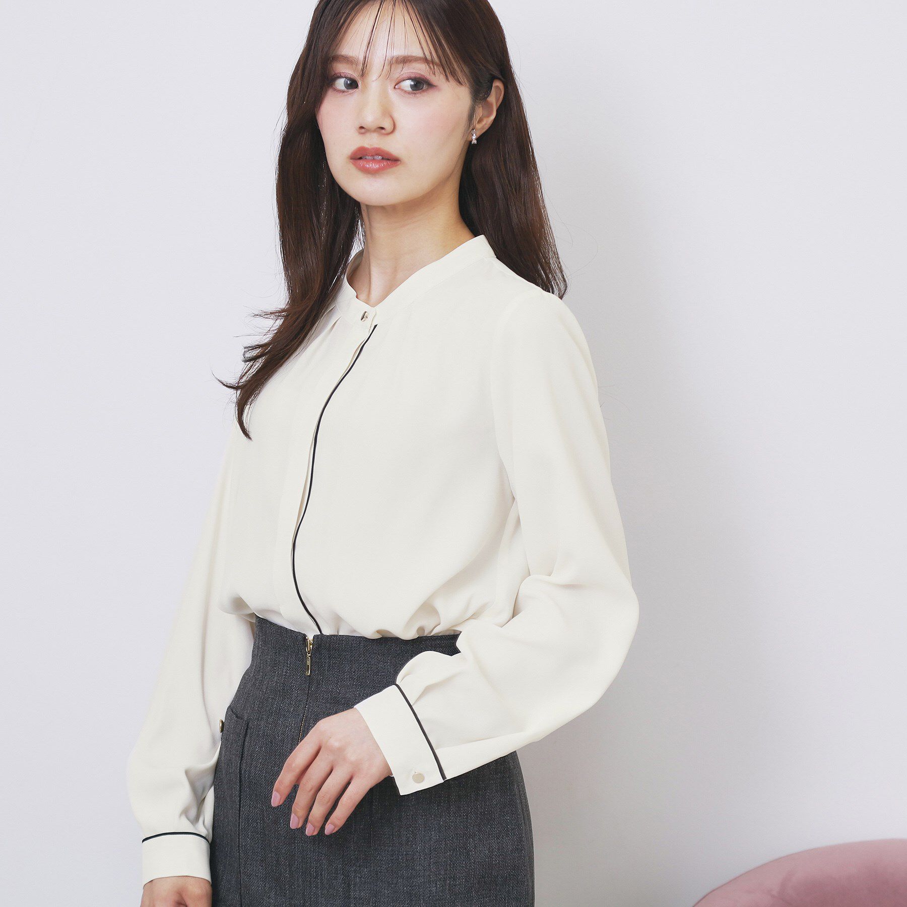 index「タックデザインバンドカラーブラウス【洗濯機OK】」|シャツ・ブラウス|