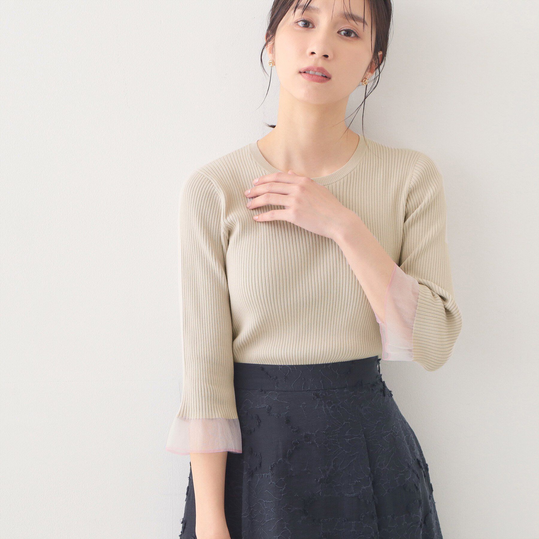 index「リブシアーフレアスリーブニット/オーガニックコットン【洗える/UVケア】」|ニット・セーター|グレージュ(050)