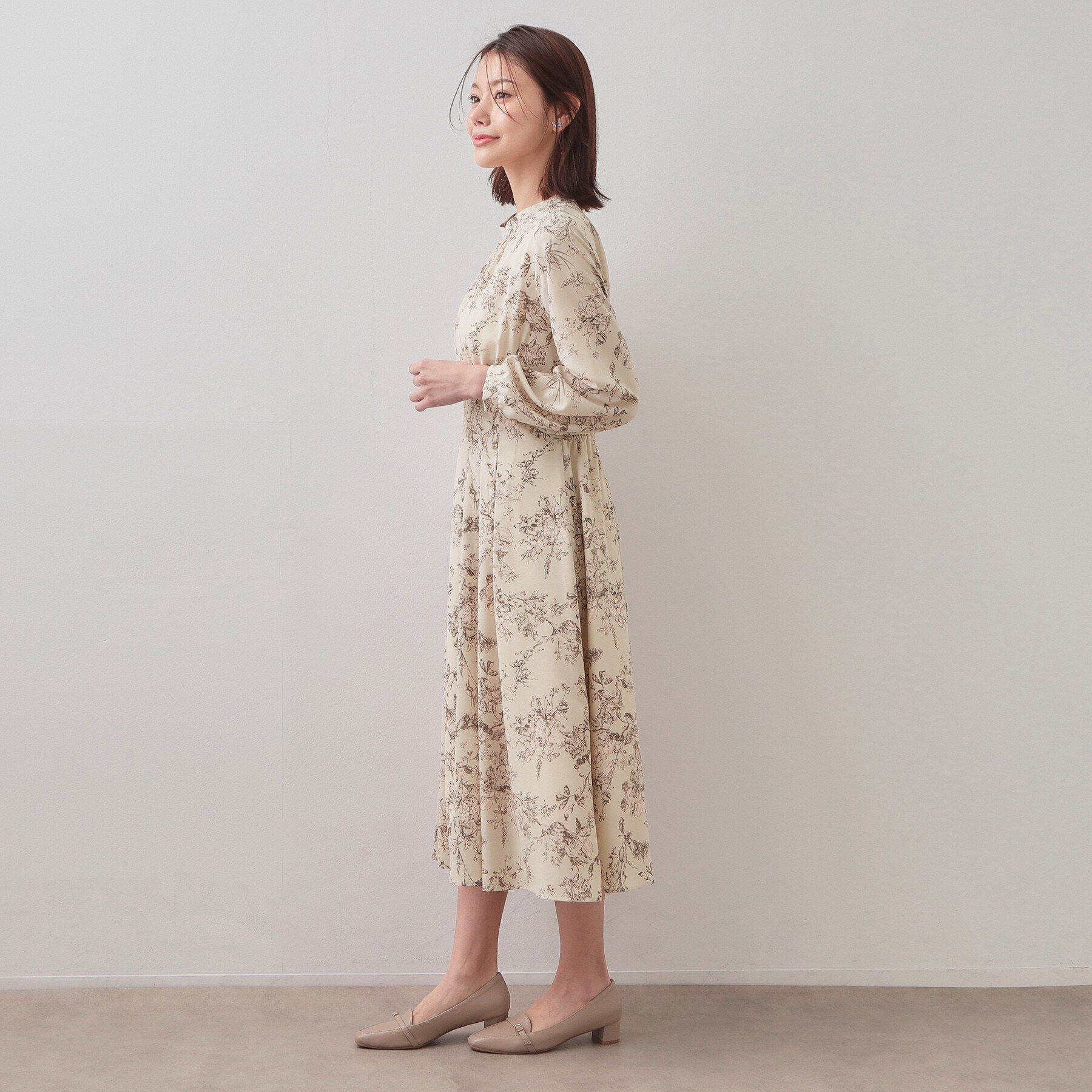 index「フラワーハイネックタックワンピース【洗濯機OK/イージーアイロン/防シワ】」|ワンピース|