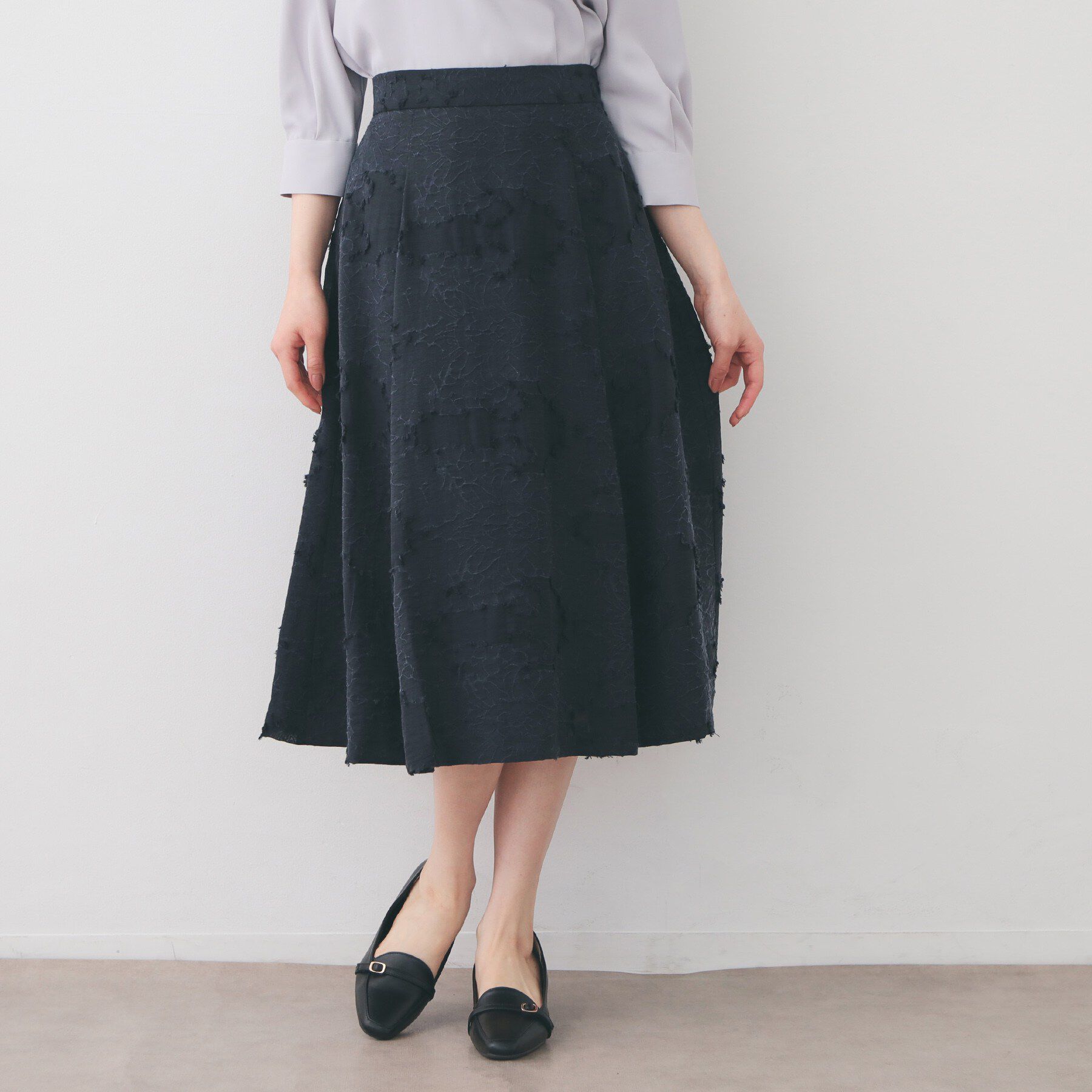 index「フラワーカットジャカードタックフレアスカート【洗濯機OK/イージーアイロン】」|スカート|ネイビー(094)