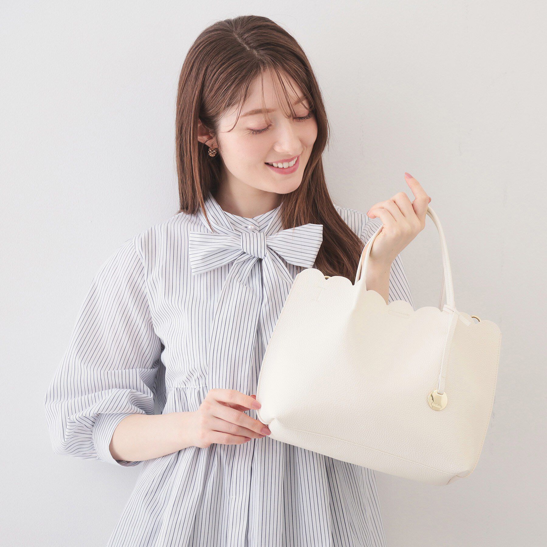 index「【2WAY】軽量合皮スカラップデザインミドルトートバッグ」|トートバッグ|アイボリー(004)