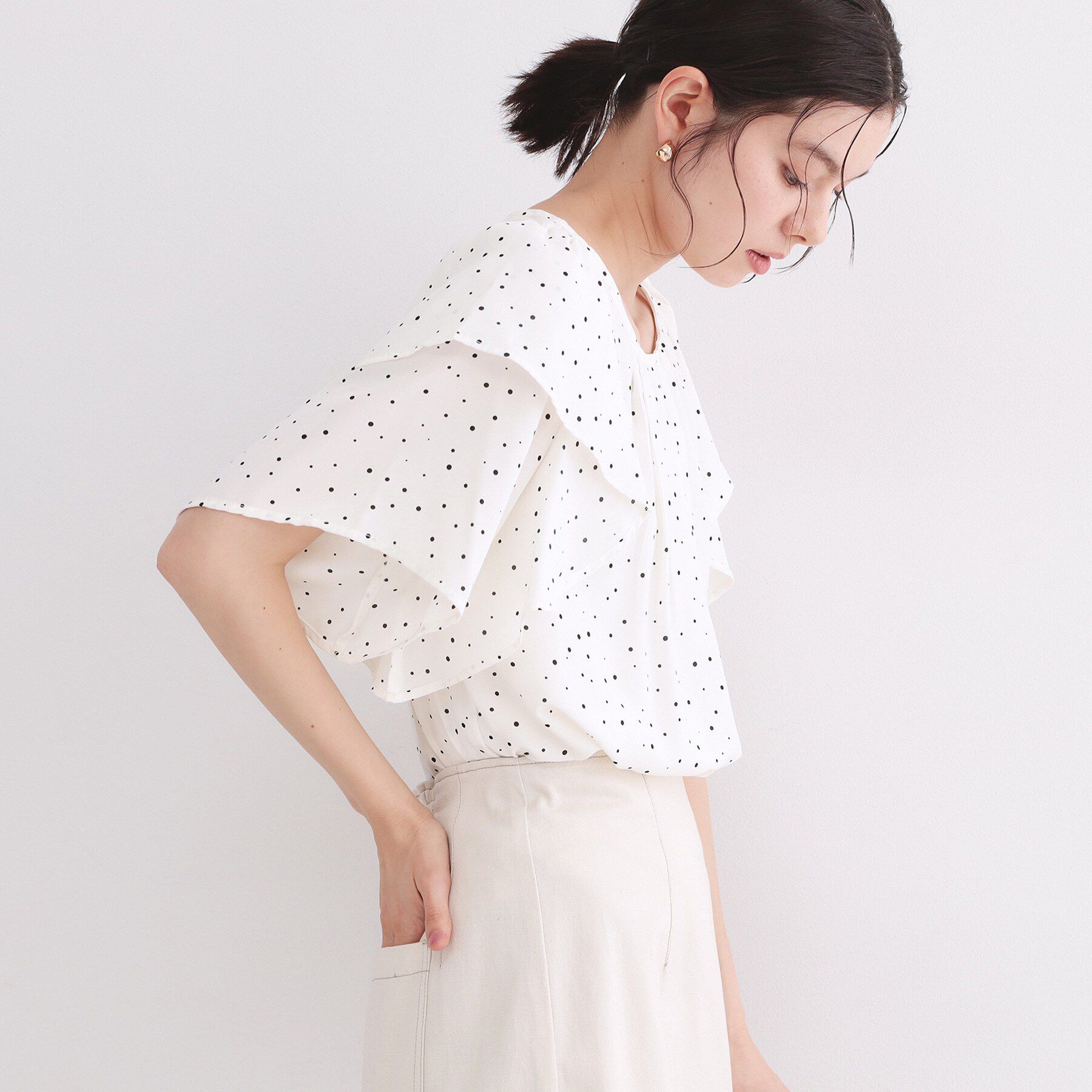 OPAQUE.CLIP「ランダムドットフリルブラウス【洗濯機洗い可】」|シャツ・ブラウス|