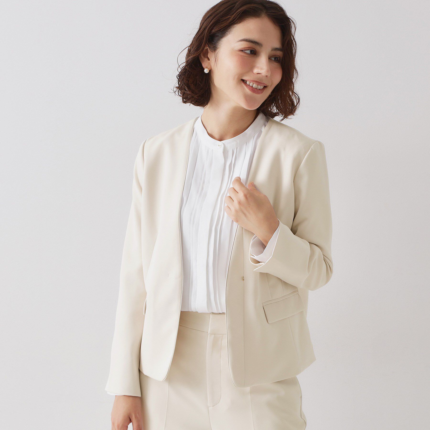 OPAQUE.CLIP「≪通勤・セレモニー/セットアップ対応≫ パイピングVネックジャケット【洗濯機OK】」|ノーカラージャケット|ライトベージュ(05