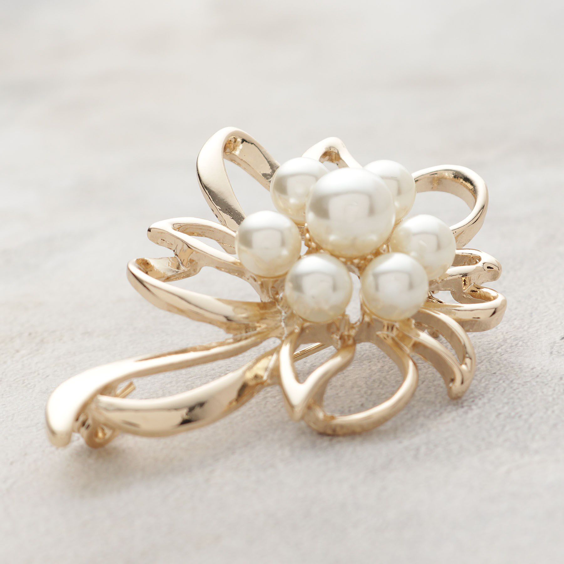 OPAQUE.CLIP「メタルフラワーフェイクパールブローチ」|ブローチ・コサージュ|