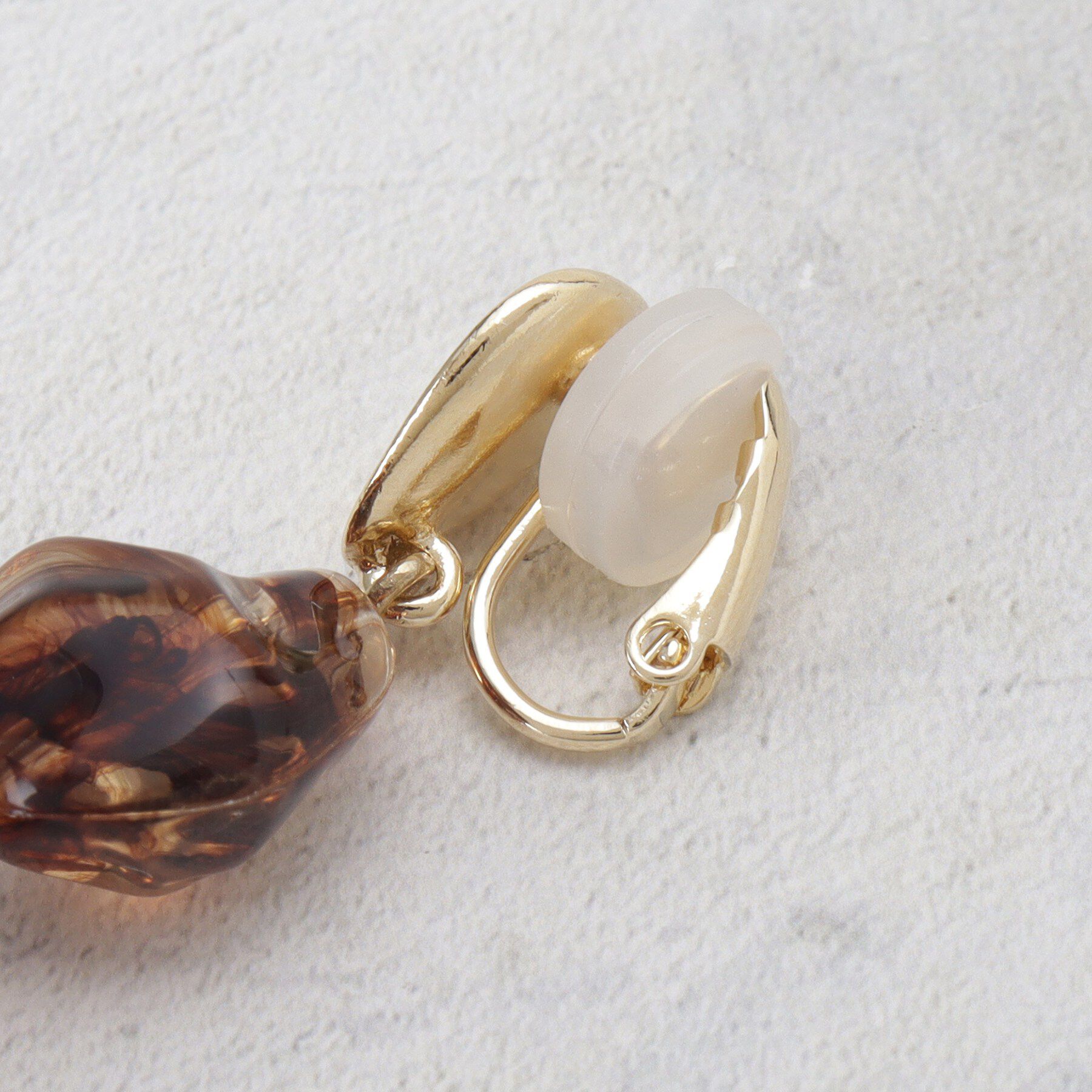 OPAQUE.CLIP「メタル&times;アクリルビーズ イヤリング」|イヤリング|